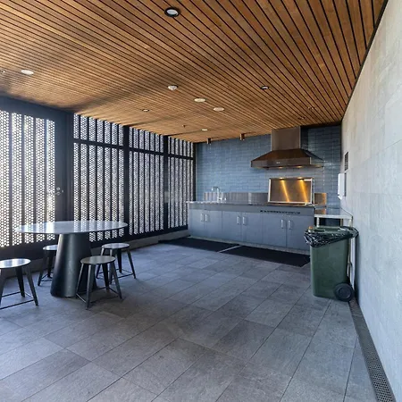 Apartment Gorgeous Views 2br2b Free Parking Pool Gym