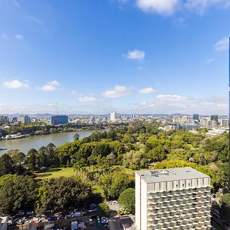 Apartment Gorgeous Views 2br2b Free Parking Pool Gym *