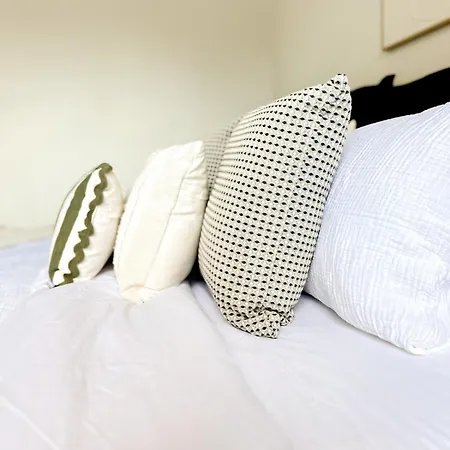 Mi Casa Su Casa - 2br Sleeps 6 - Free Parking - Cbd Apartment