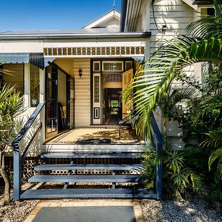 Bowen Terrace 3*