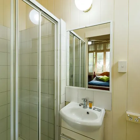 Bowen Terrace 3*