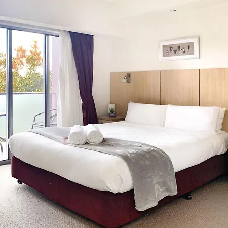Airport Ascot 4*