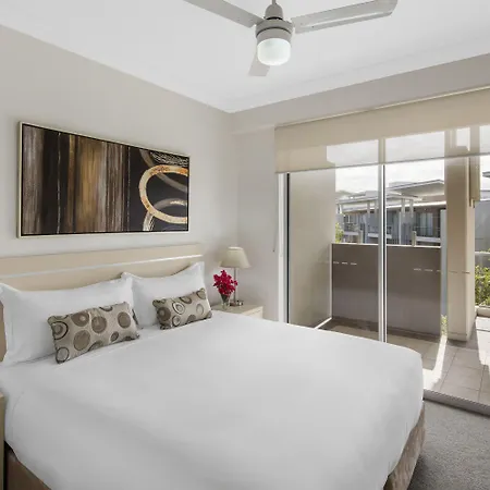 Oaks Mews Aparthotel 4*
