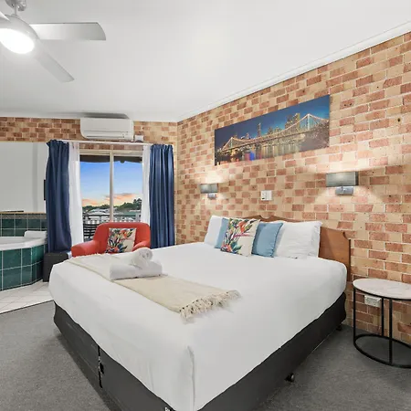 Airport Clayfield