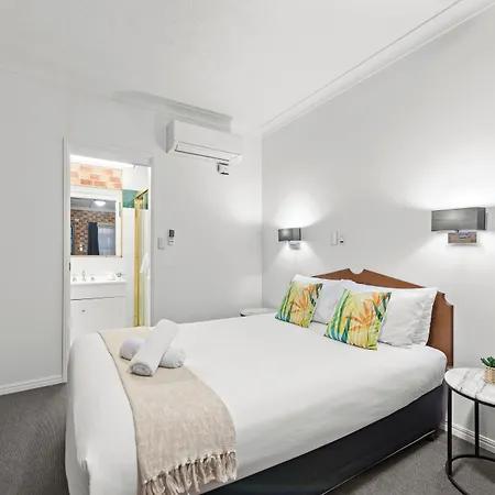 Airport Clayfield 4*