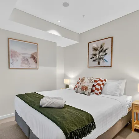 Oasis Retreat On Level 71 In Skytower Apartment