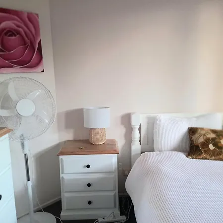 Air Conditioned Floral Youth Backpacker And House * Brisbane