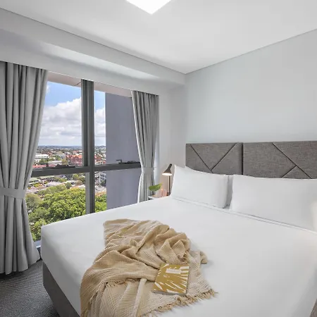 Meriton Adelaide Street,