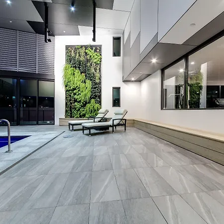 Courtyard By Marriott South Bank 4*