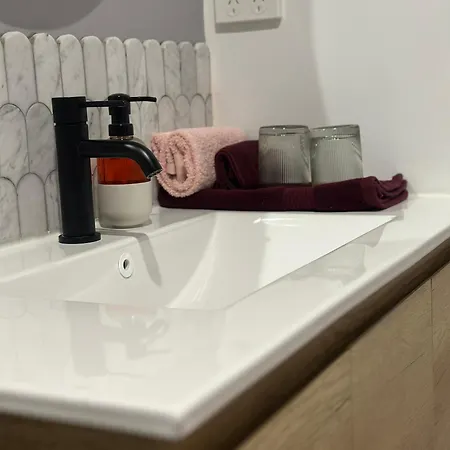 Aurora & Court Yard Private Pet Friendly Free Parking Guest house 4*