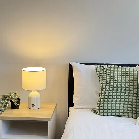 Private Ground-floor Retreat With 2 Ensuite Holiday home Brisbane