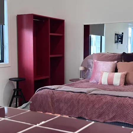 Guest house Aurora & Court Yard Private Pet Friendly Free Parking 4*