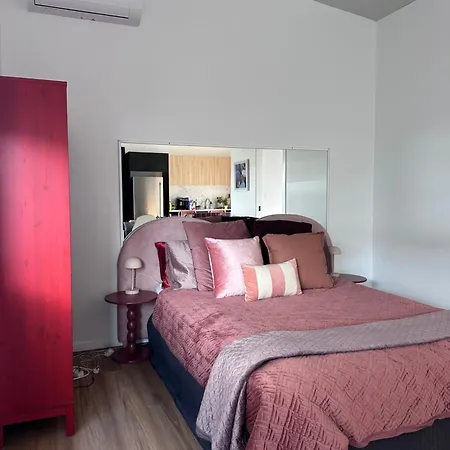 Guest house Aurora & Court Yard Private Pet Friendly Free Parking