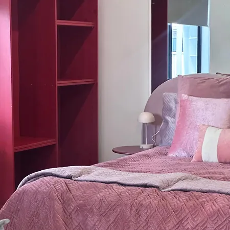 Guest house Aurora & Court Yard Private Pet Friendly Free Parking