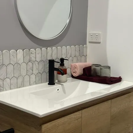 Aurora & Court Yard Private Pet Friendly Free Parking Guest house Brisbane