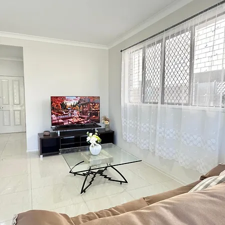 Private Ground-floor Retreat With 2 Ensuite