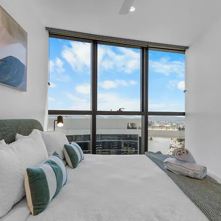 The Skyline - Brand New Queens Wharf Japandi 2br With Pool And Gym Apartment