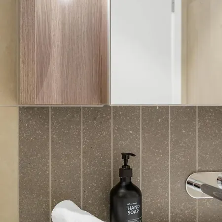 The Skyline - Brand New Queens Wharf Japandi 2br With Pool And Gym Apartment Brisbane