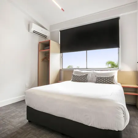 Hotel Nightcap At Camp Hill Brisbane