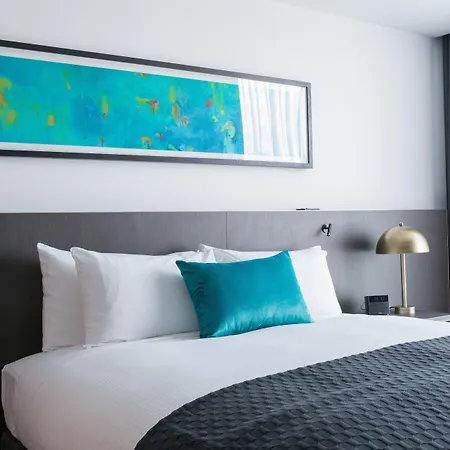 Eatons Hill Hotel 4*