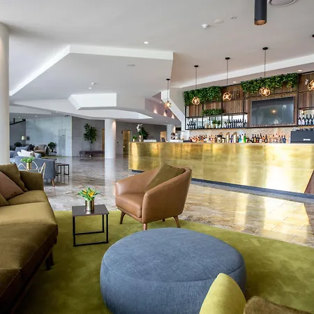 Eatons Hill Hotel 4*