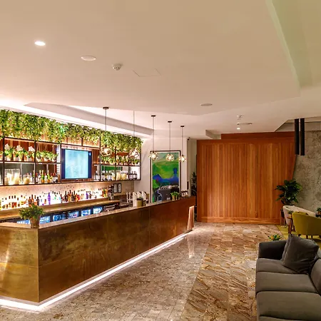 Eatons Hill Hotel 4*