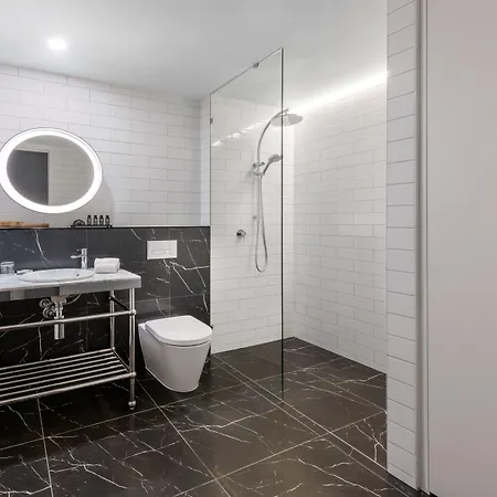 Adina Aparthotel