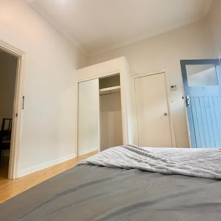 Ensuite Bathroom Near Kangaroo Point And Gabba Cricket Stadium Guest house