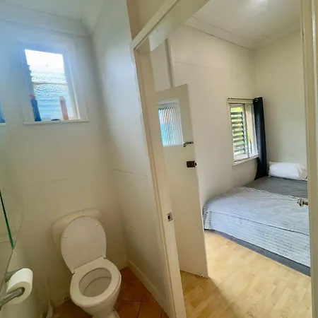 Ensuite Bathroom Near Kangaroo Point And Gabba Cricket Stadium Guest house 3*