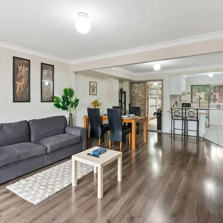 Holiday home 3br Townhouse Stylish Living In Sunnybank Hills Brisbane