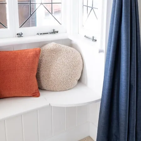 Clayfield Family - Close To And Airport