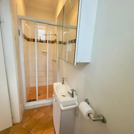 Ensuite Bathroom Near Kangaroo Point And Gabba Cricket Stadium Guest house 3*