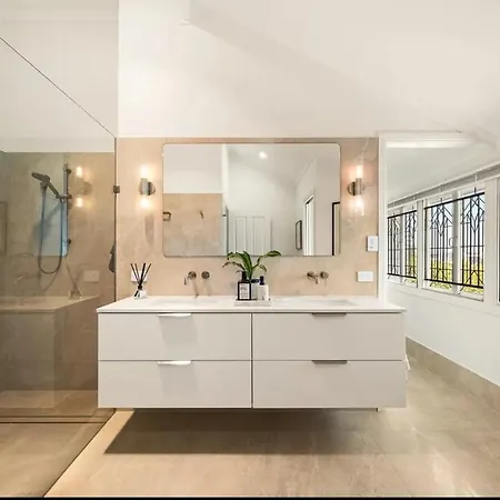 Clayfield Family - Close To And Airport Holiday home