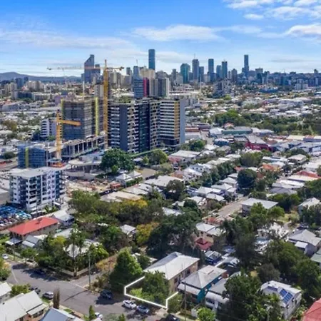 Ensuite Bathroom Near Kangaroo Point And Gabba Cricket Stadium Guest house