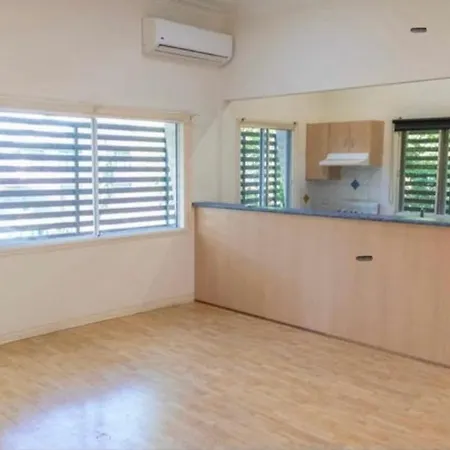 Ensuite Bathroom Near Kangaroo Point And Gabba Cricket Stadium Brisbane