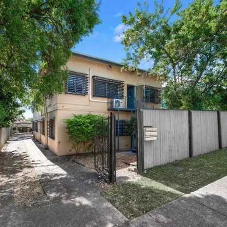 Ensuite Bathroom Near Kangaroo Point And Gabba Cricket Stadium Guest house Brisbane