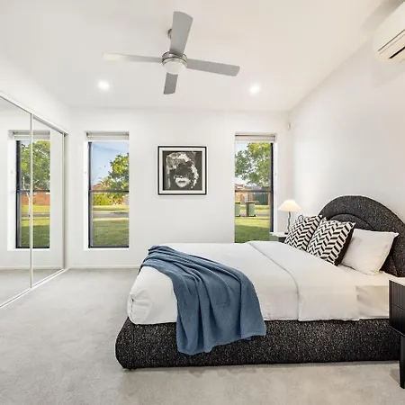 Sunnybank Hills Retreat 4br With Pool And Backyard Holiday home Brisbane