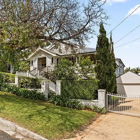 Clayfield Family - Close To And Airport