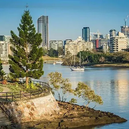 Apartment Modern 2br Retreat - 5min To Cbd & Free Parking
