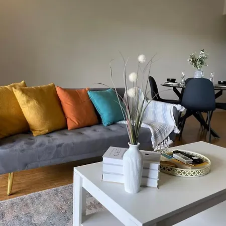 Modern 2br Retreat - 5min To Cbd & Free Parking Apartment Brisbane