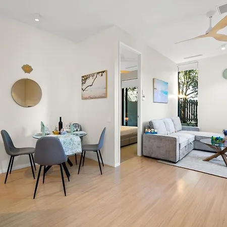 Apartment Chic West End Steps To Cafes & River *
