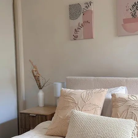 Modern 2br Retreat - 5min To Cbd & Free Parking * Brisbane