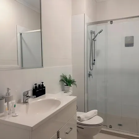 Modern 2br Retreat - 5min To Cbd & Free Parking Brisbane