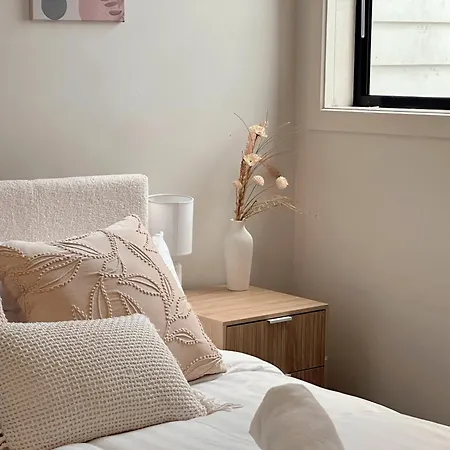 Modern 2br Retreat - 5min To Cbd & Free Parking Brisbane