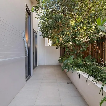 Chic West End Steps To Cafes & River Apartment *