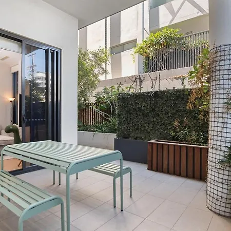 Apartment Chic West End Steps To Cafes & River *