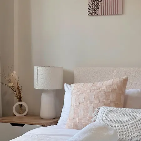 Modern 2br Retreat - 5min To Cbd & Free Parking Brisbane