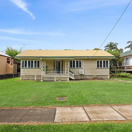 Spacious 3-bed In Morningside With Backyard Holiday home Brisbane