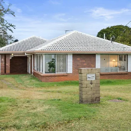 Holiday home Spacious Dual Main House Separate Brisbane