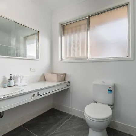 Spacious Dual Main House Separate
